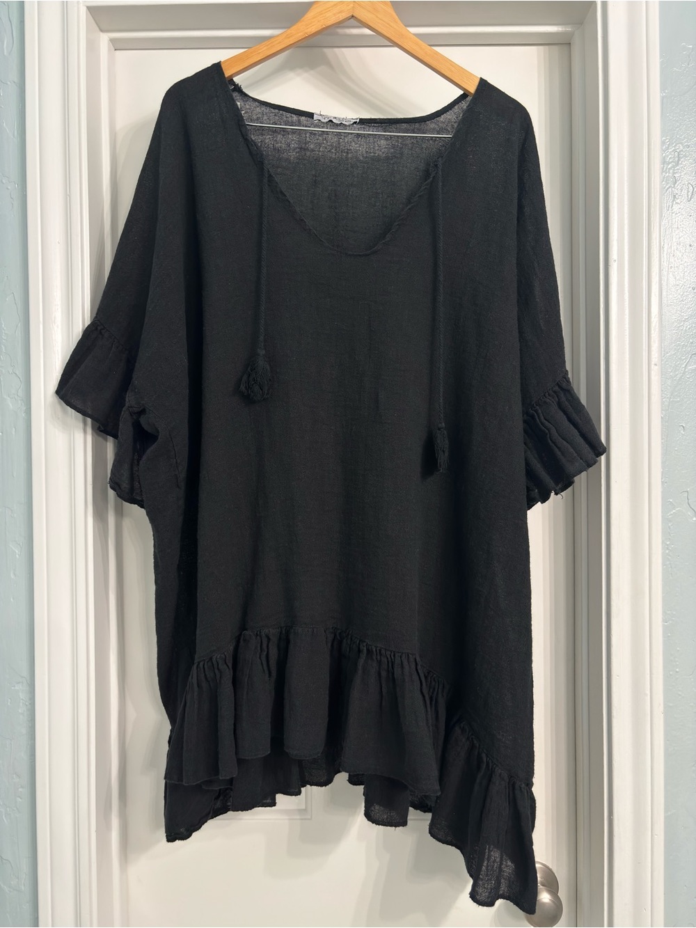 Gigi Moda made in Italy Flowy Black Ruffle-Hem Tunic Top